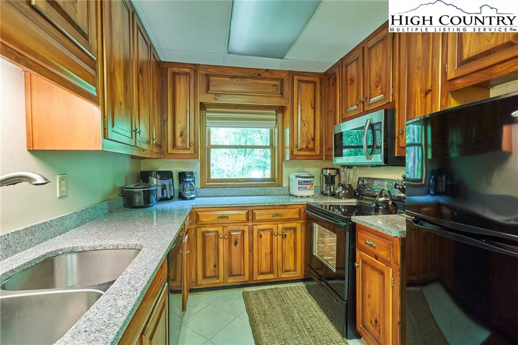 Image number 13 for the current listing