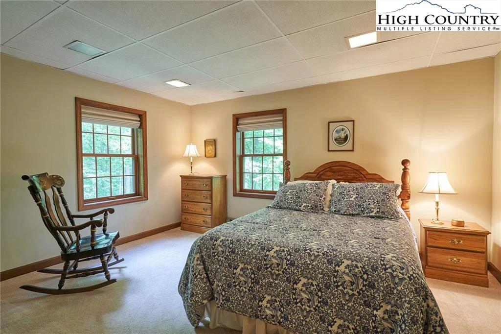 Image number 5 for the current listing