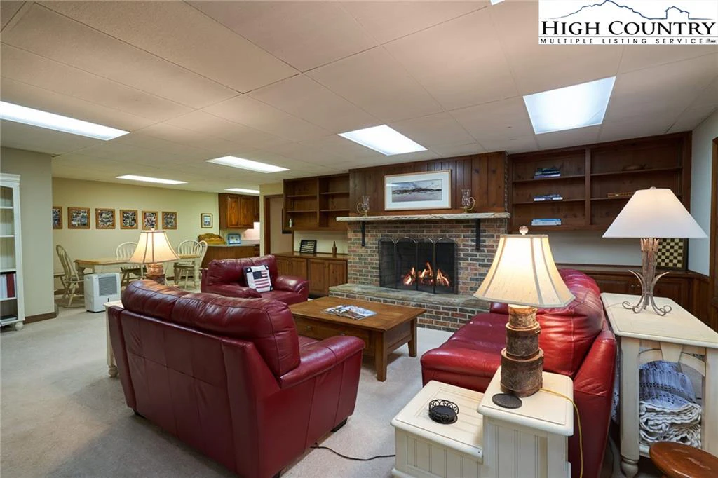 Image number 6 for the current listing