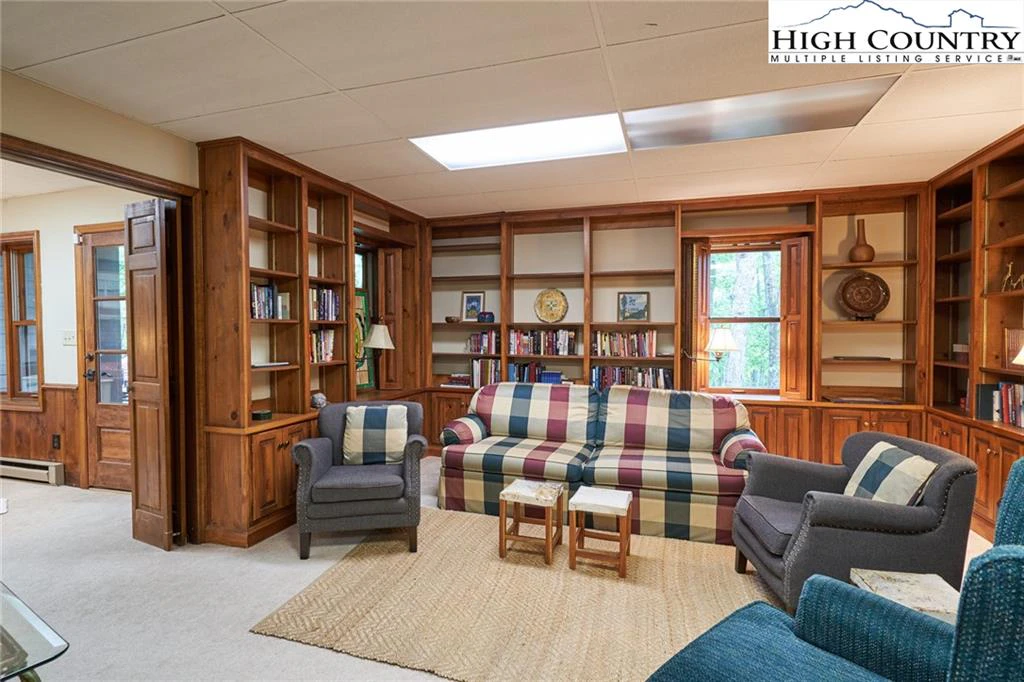 Image number 7 for the current listing