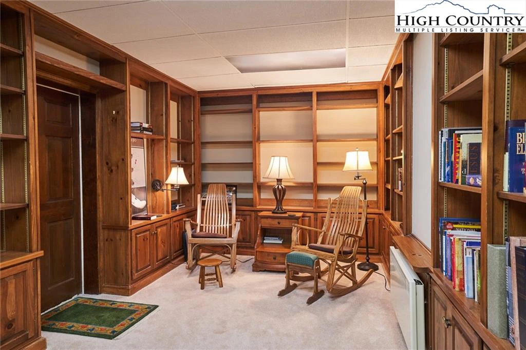 Image number 8 for the current listing