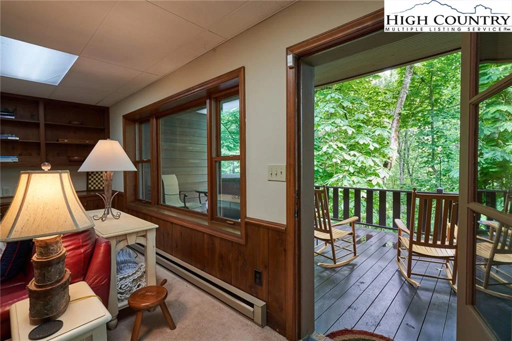 Image number 9 for the current listing
