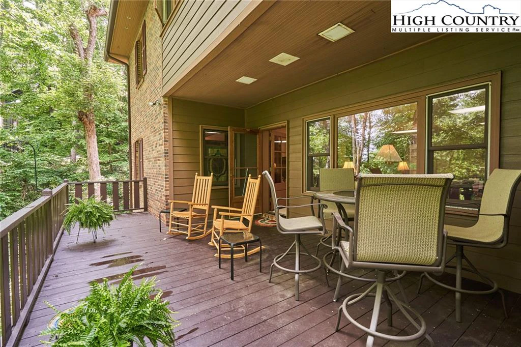 Image number 11 for the current listing