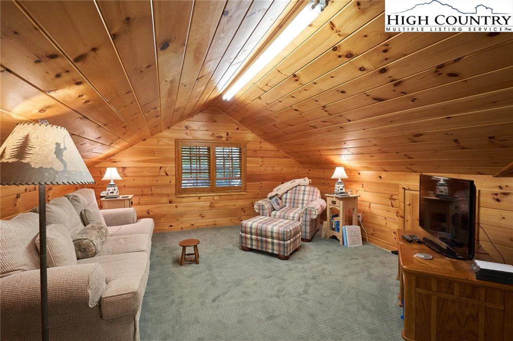 Image number 18 for the current listing