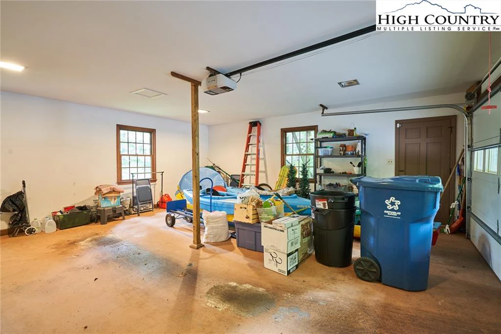Image number 19 for the current listing