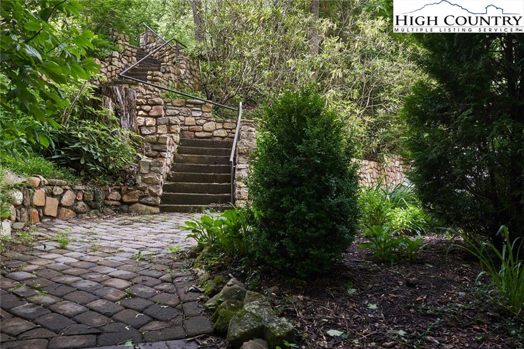 Image number 21 for the current listing