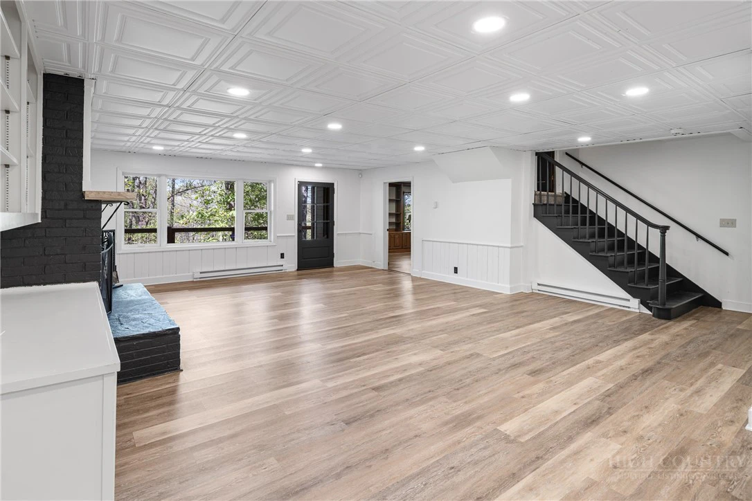 Image number 3 for the current listing