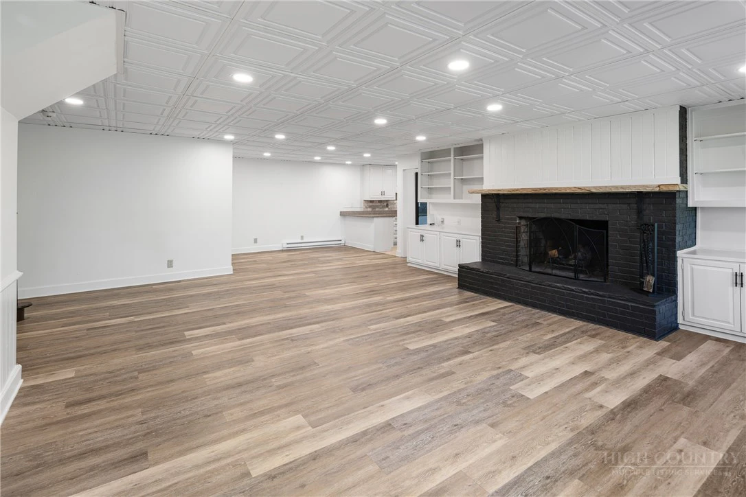 Image number 4 for the current listing