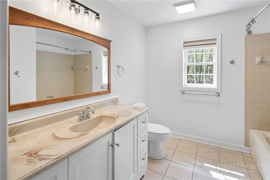 Image number 8 for the current listing