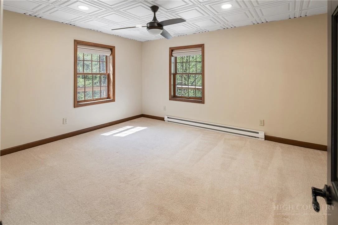 Image number 9 for the current listing