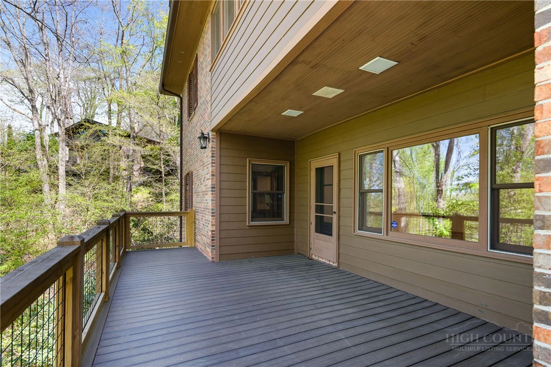 Image number 21 for the current listing