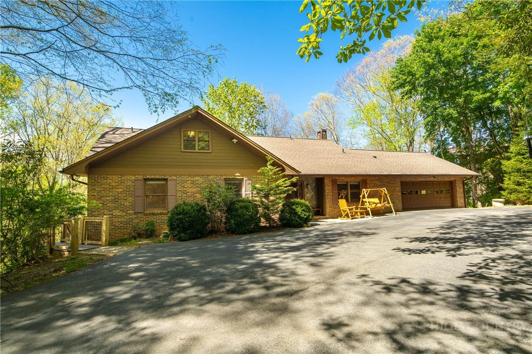 Image number 1 for the current listing