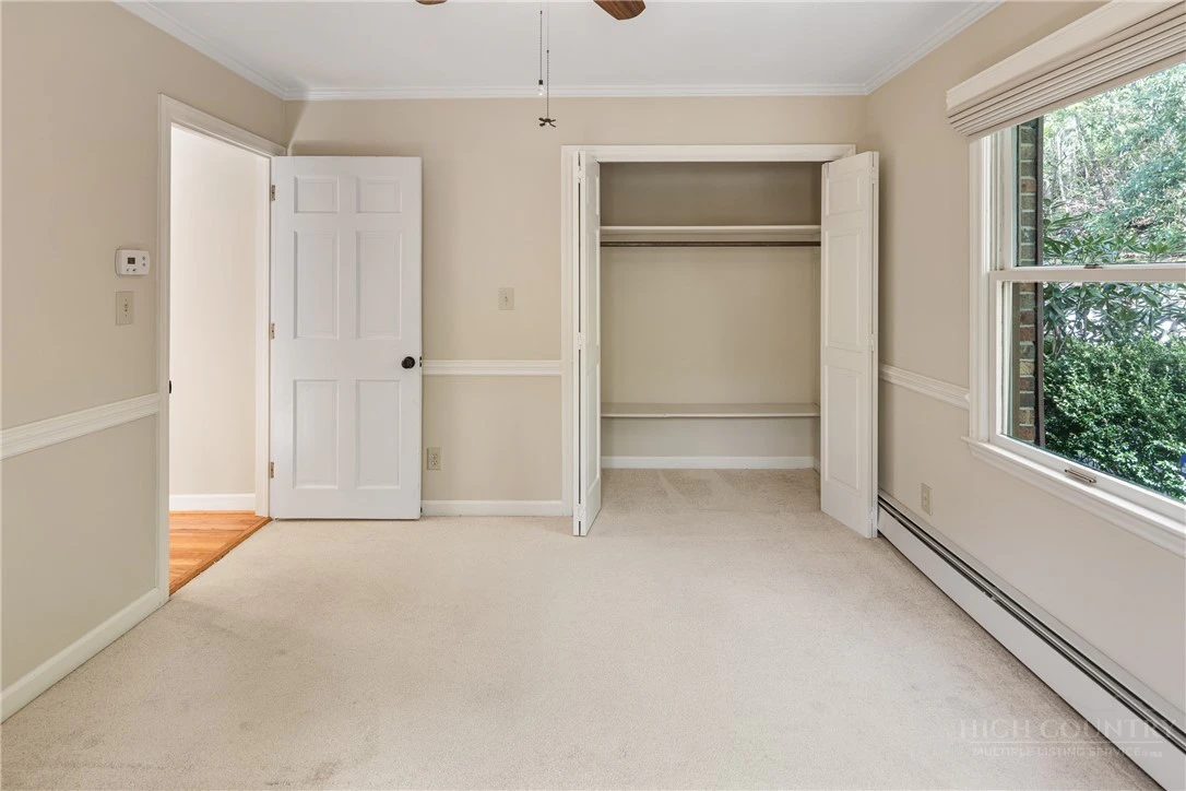 Image number 12 for the current listing