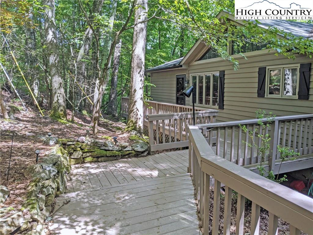 Image number 1 for the current listing
