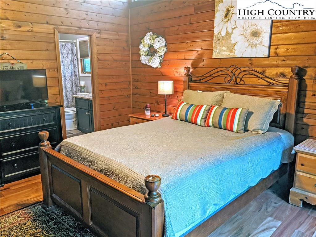 Image number 15 for the current listing