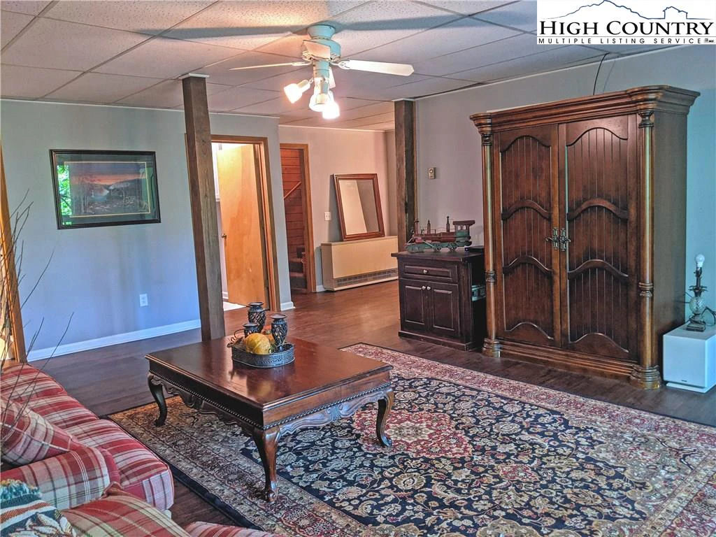 Image number 10 for the current listing