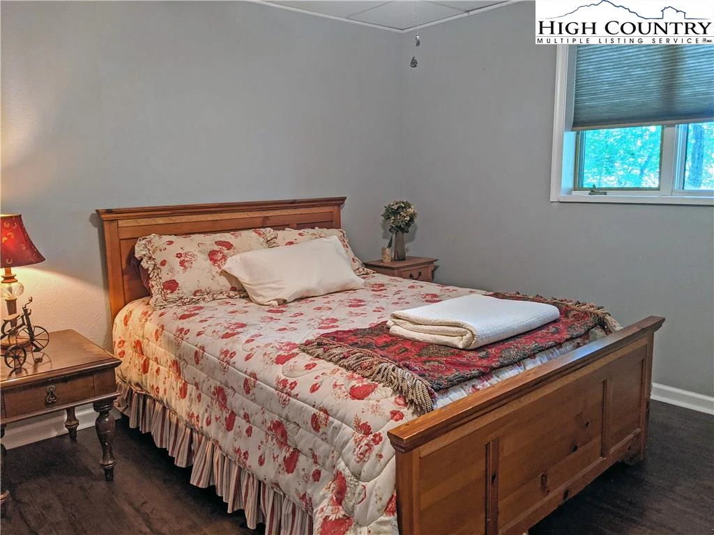 Image number 7 for the current listing