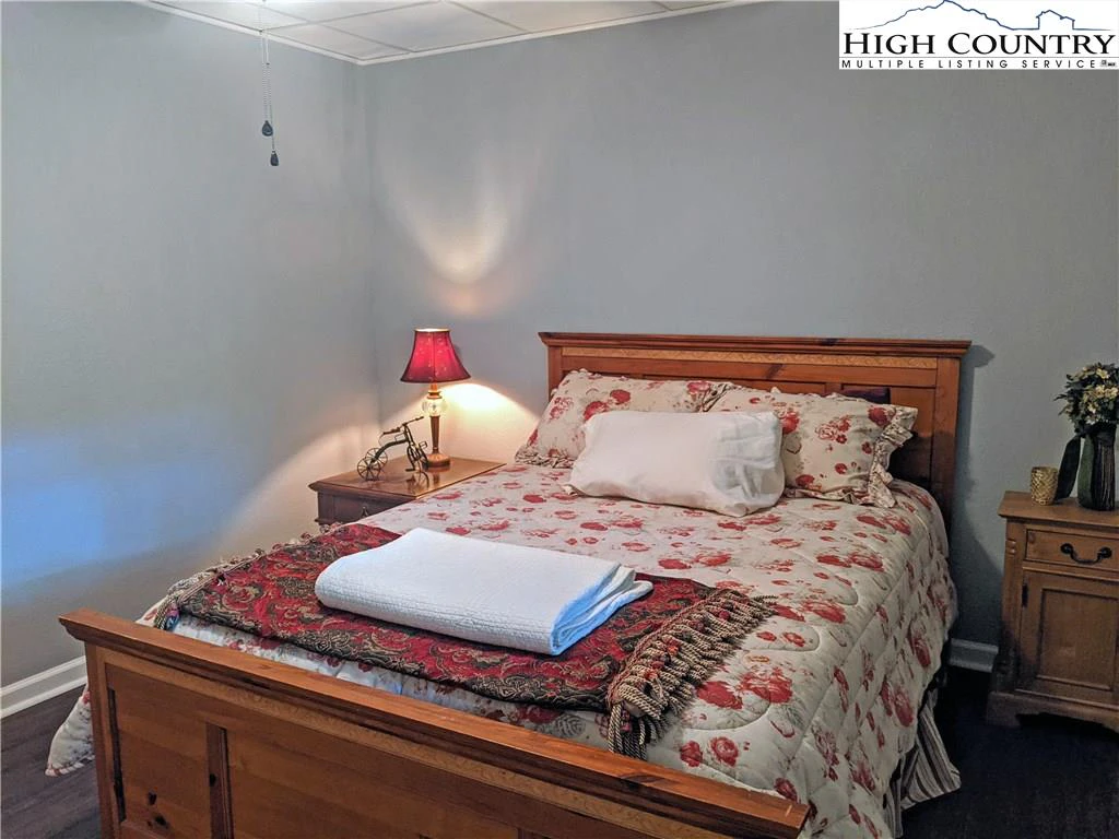 Image number 6 for the current listing