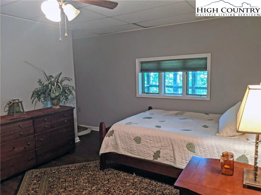 Image number 5 for the current listing