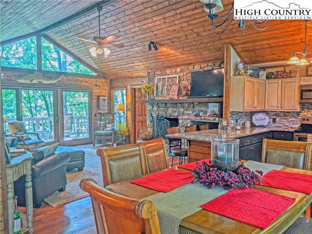 Image number 27 for the current listing