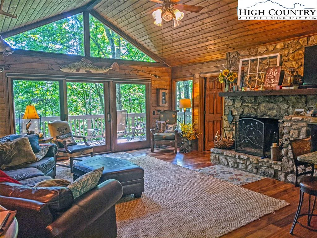 Image number 22 for the current listing