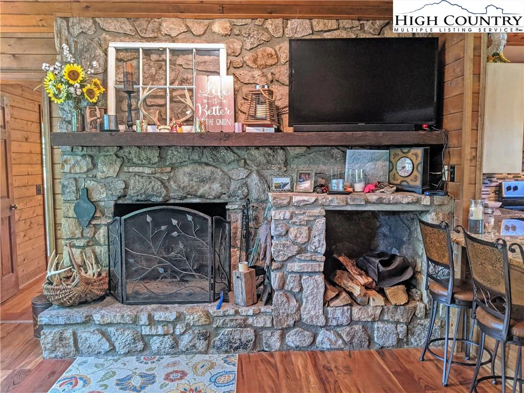 Image number 21 for the current listing