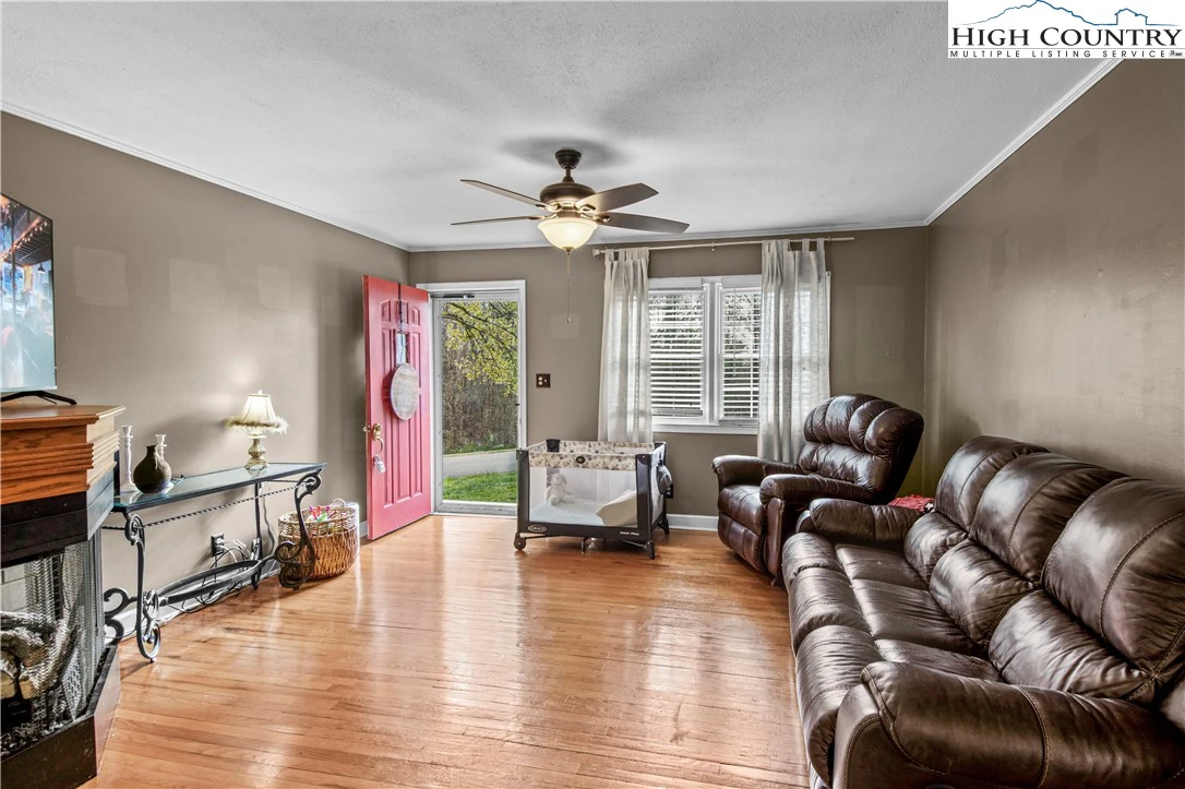 Image number 21 for the current listing