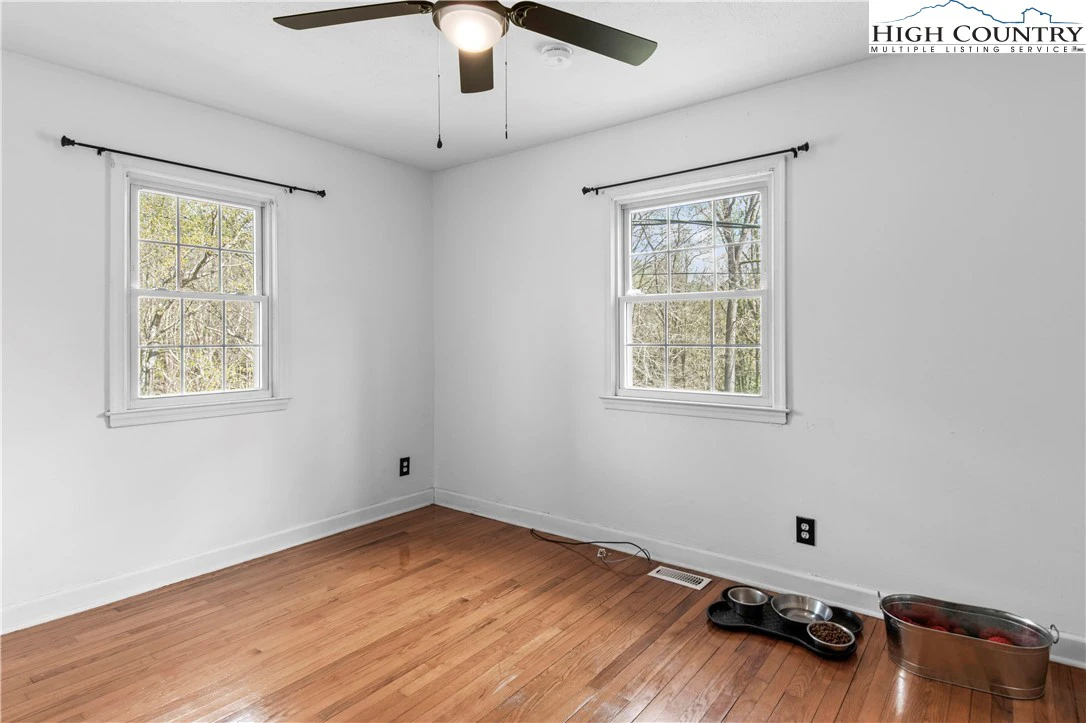 Image number 10 for the current listing