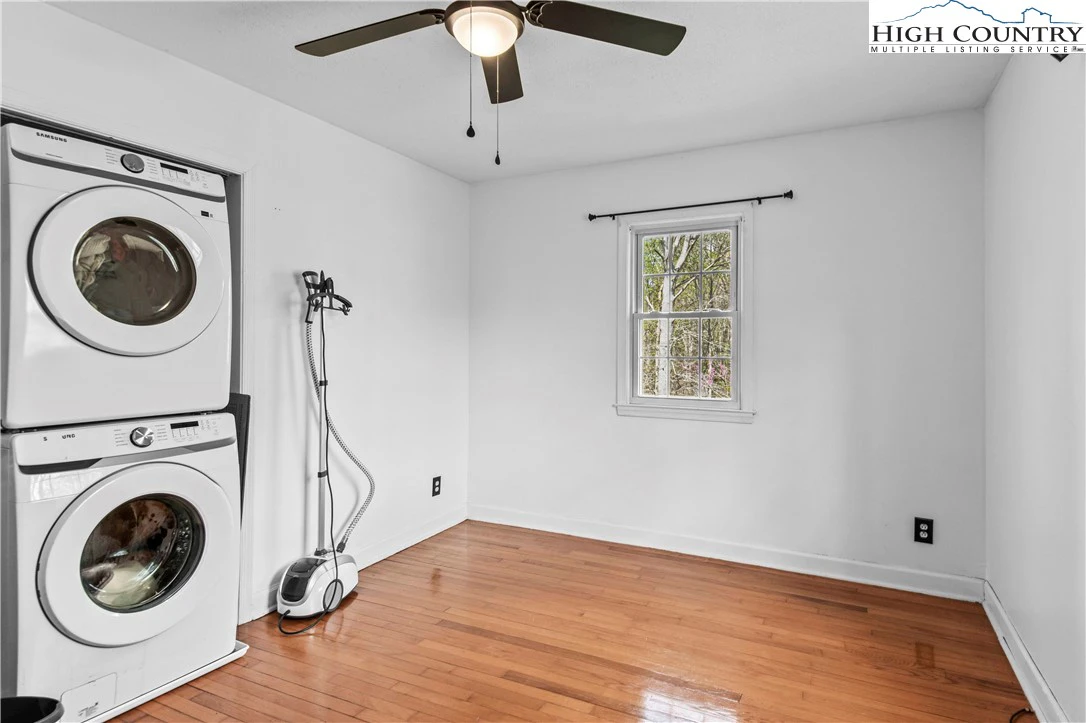 Image number 9 for the current listing