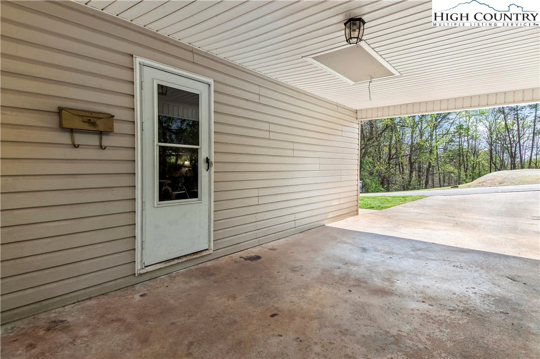Image number 8 for the current listing