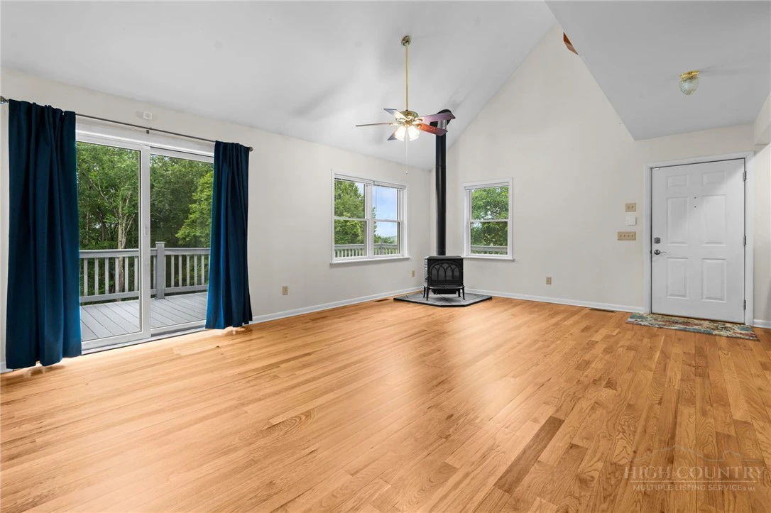 Image number 7 for the current listing