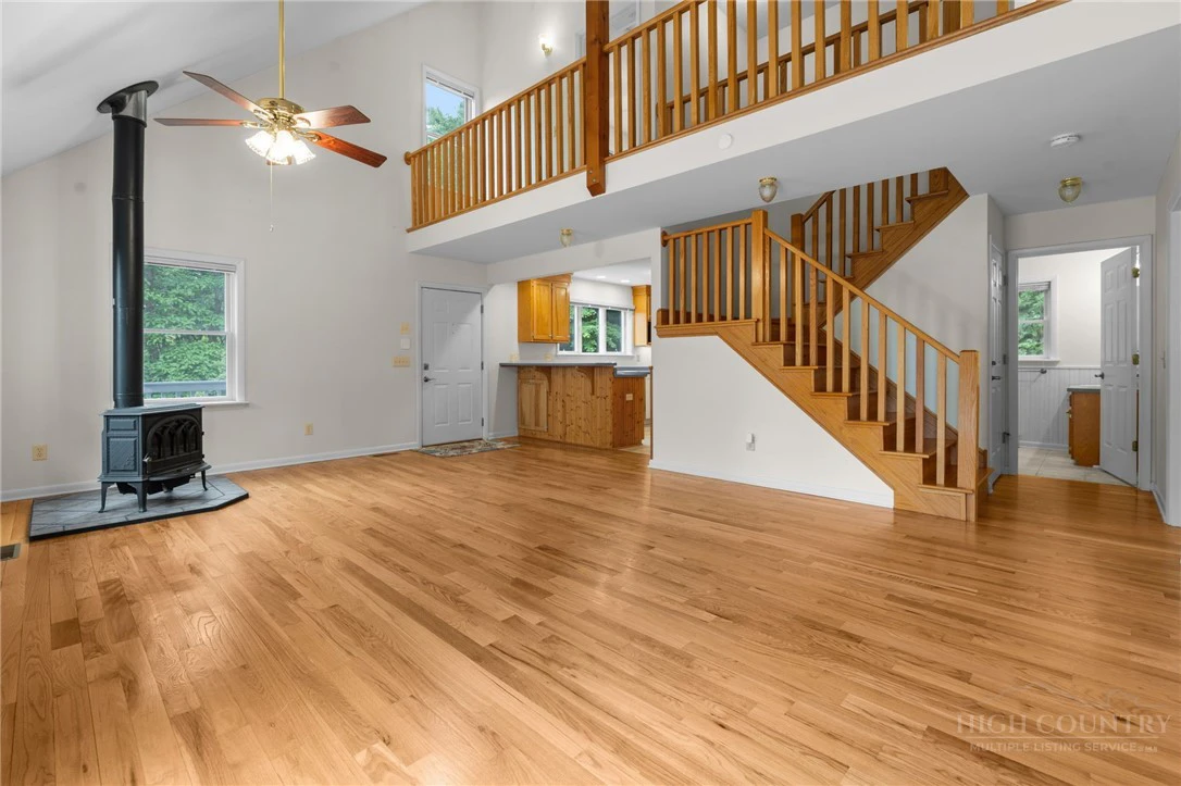 Image number 8 for the current listing