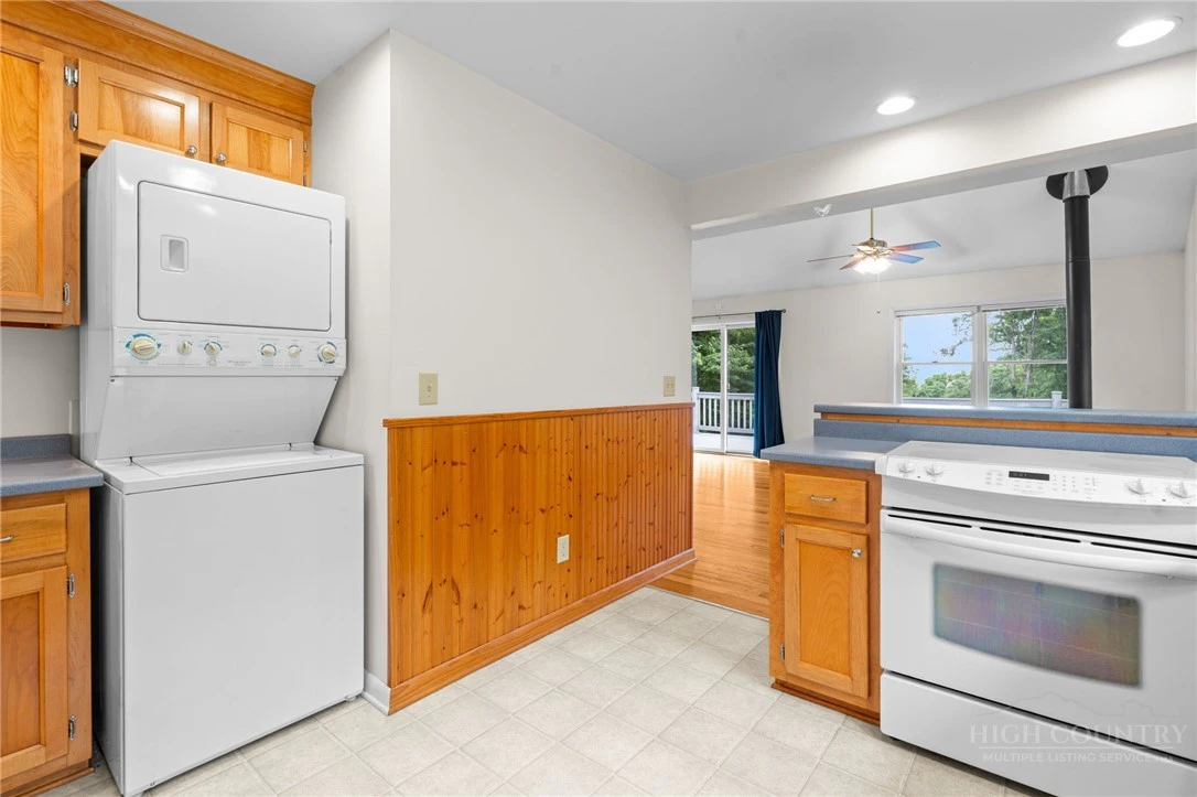 Image number 11 for the current listing