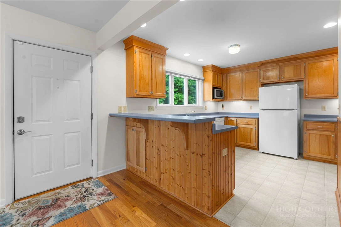 Image number 13 for the current listing