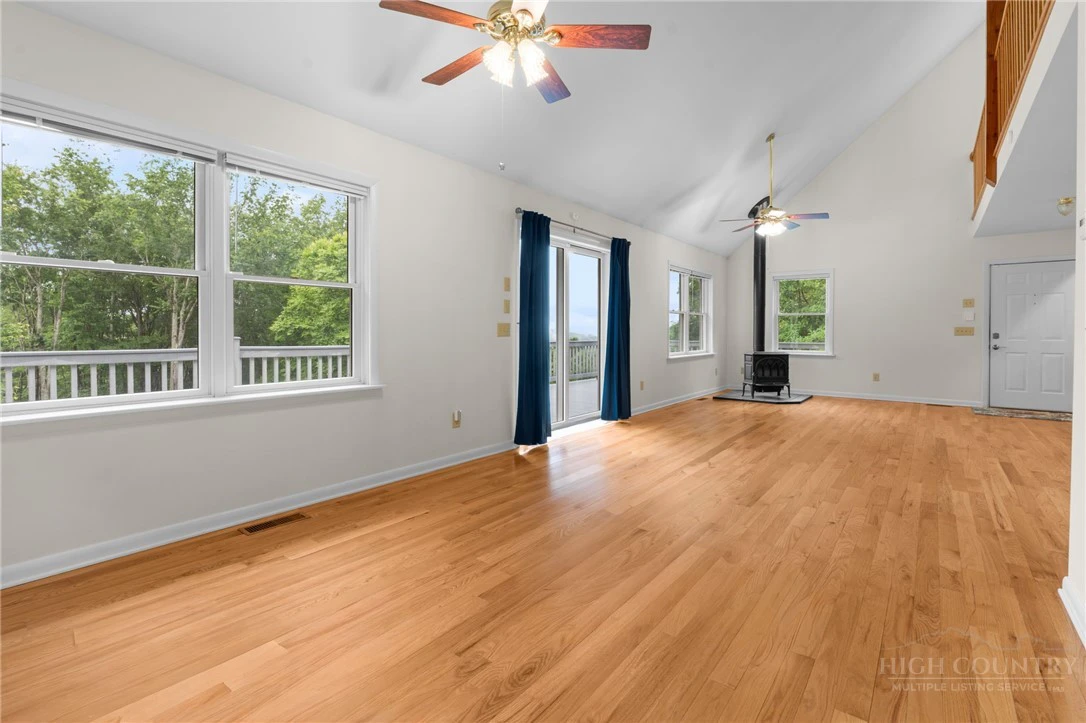 Image number 14 for the current listing