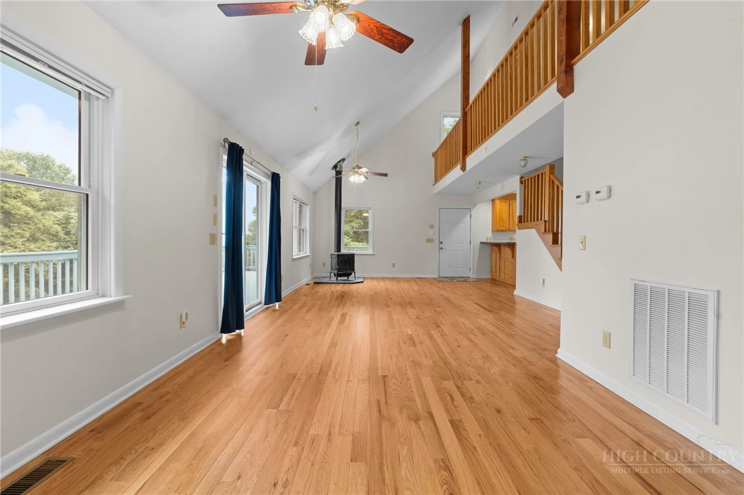Image number 15 for the current listing