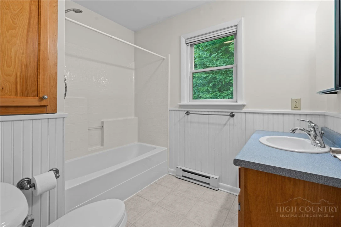Image number 18 for the current listing