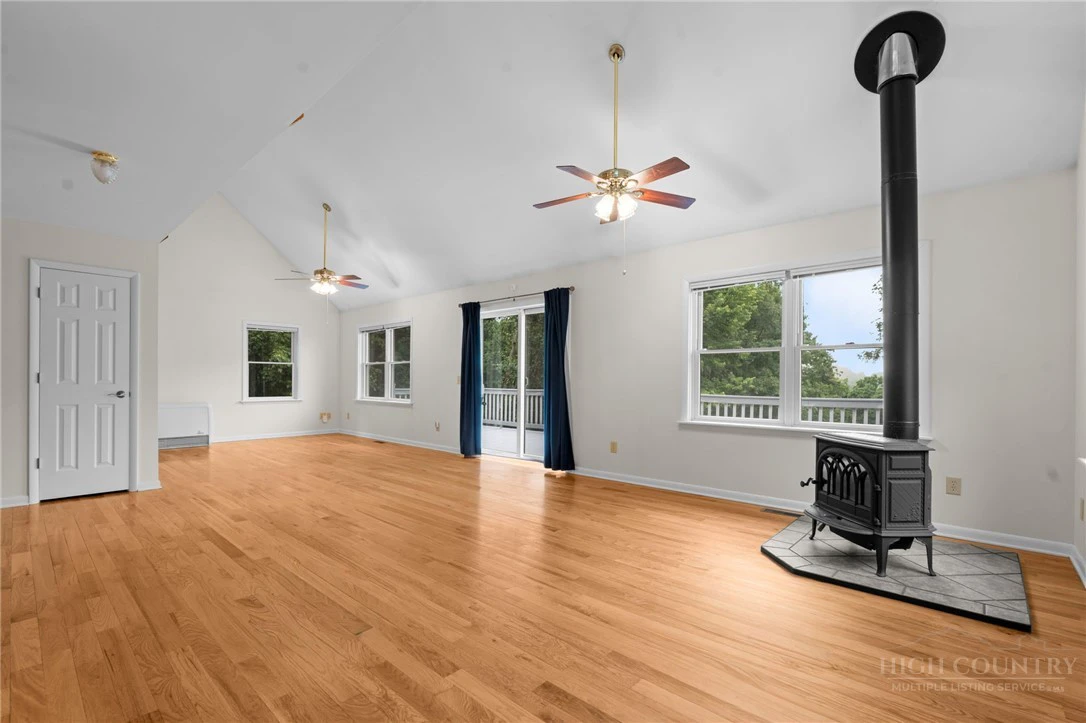 Image number 6 for the current listing