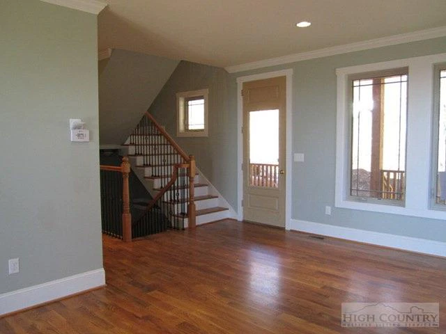 Image number 11 for the current listing