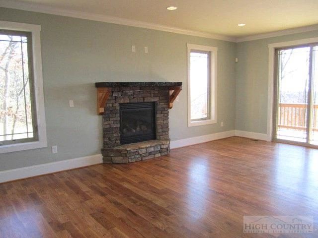 Image number 3 for the current listing