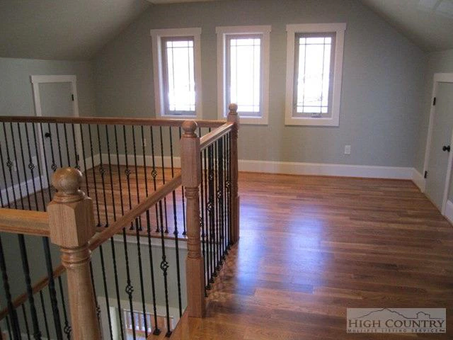 Image number 7 for the current listing