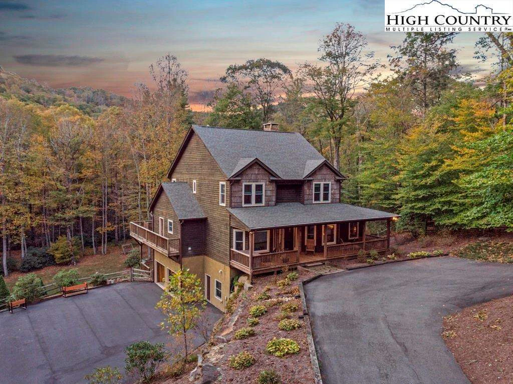 Image number 1 for the current listing