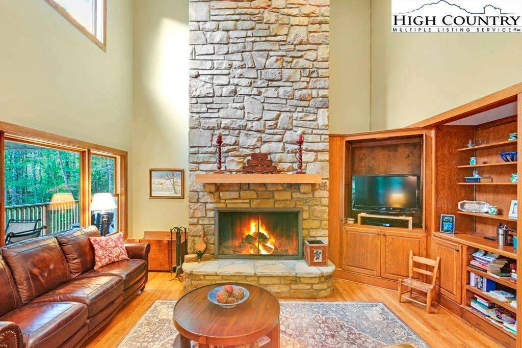 Image number 8 for the current listing