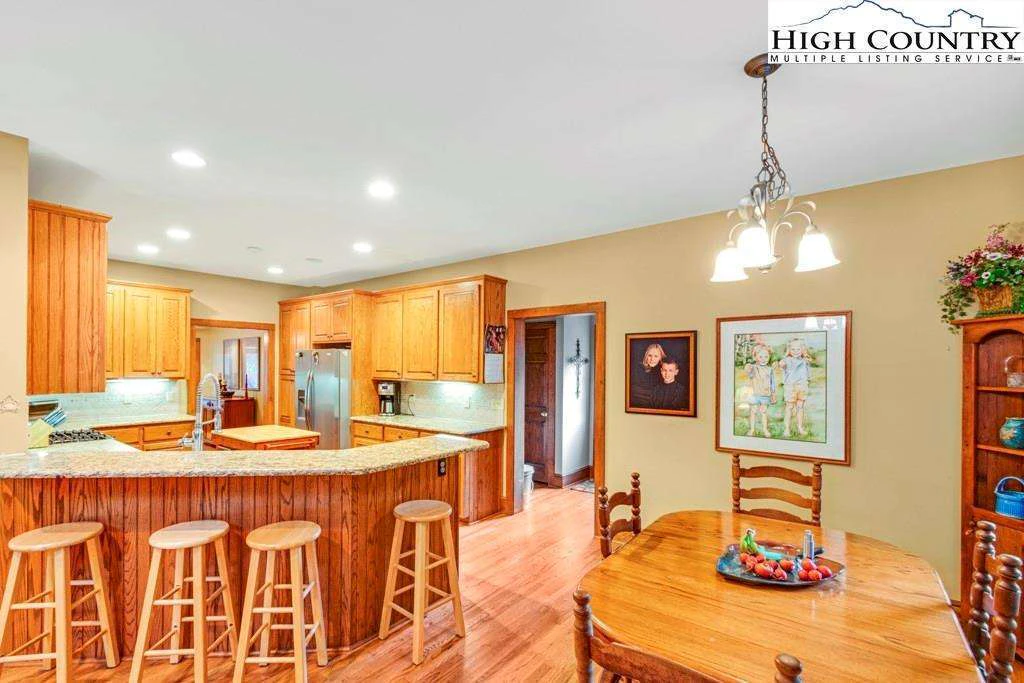 Image number 7 for the current listing