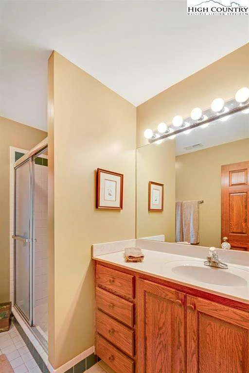 Image number 5 for the current listing
