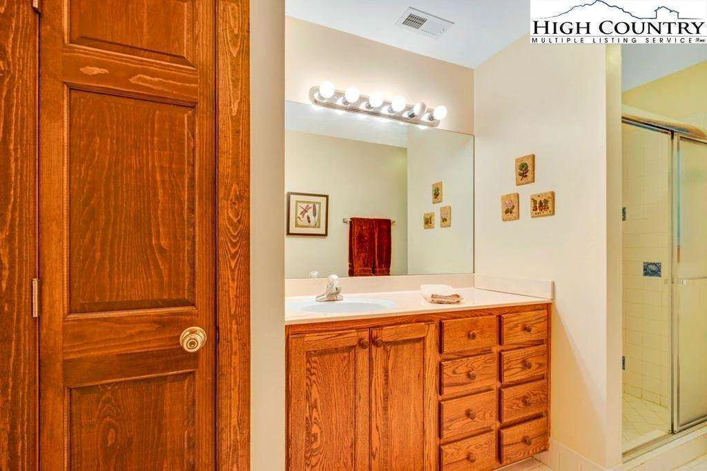 Image number 3 for the current listing