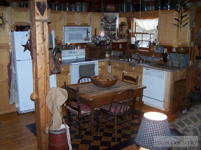 Image number 20 for the current listing