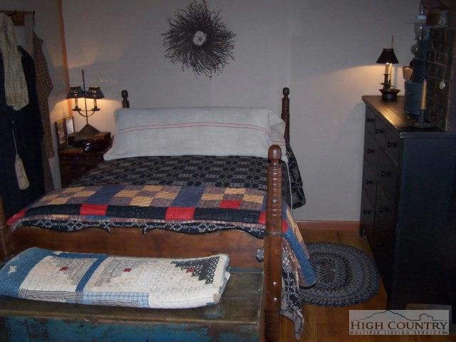 Image number 18 for the current listing