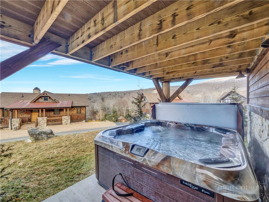 Image number 19 for the current listing