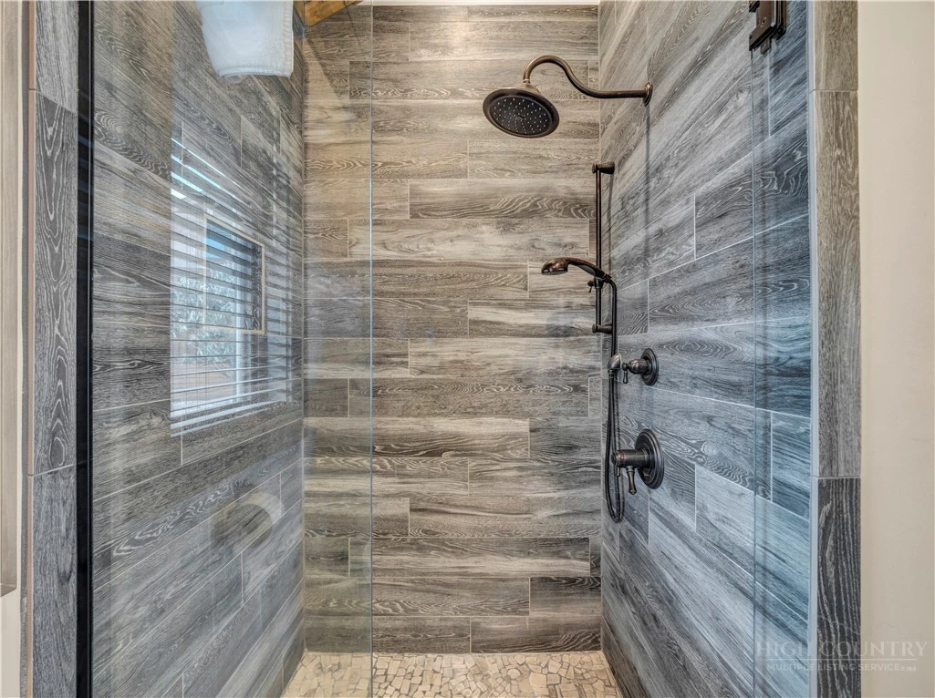 Image number 3 for the current listing